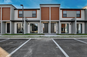 New Great Townhouse In The Hub